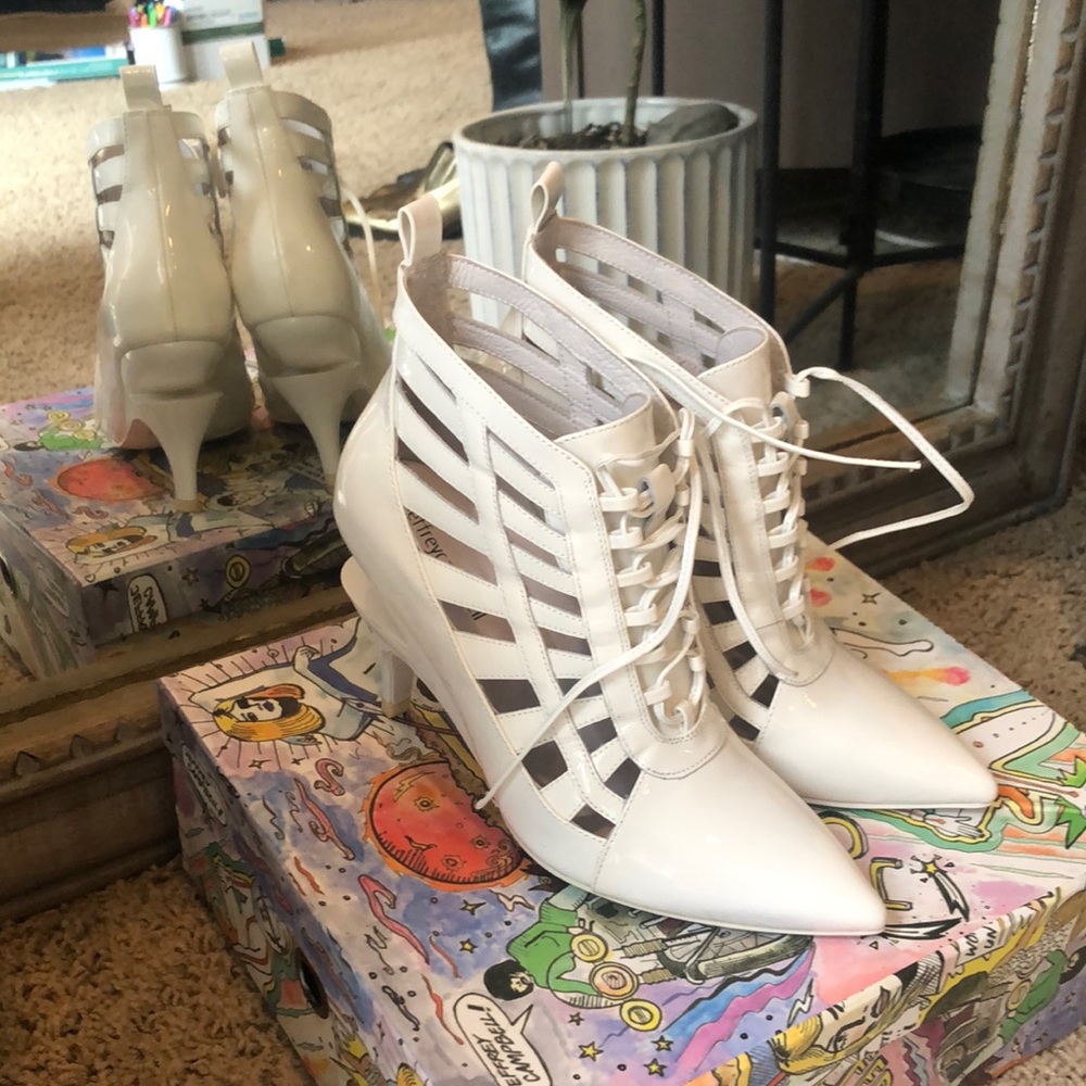 Jeffery Campbell Hallucin White patent leather booties sz 6.5